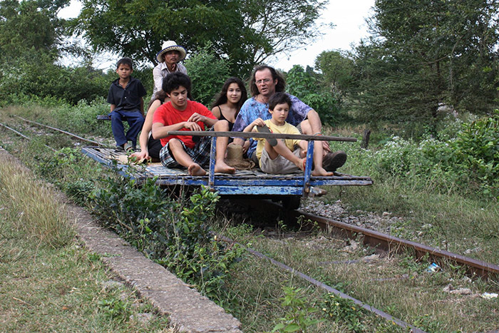 vacances cambodge en famille « bamboo train »